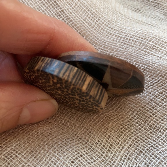 Group of natural buttons for art projects - Picture 13 of 16